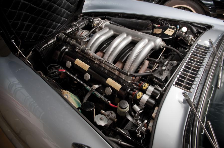  Mercedes-Benz 300 SL Roadster 1961 года  (фото 12 из 30)